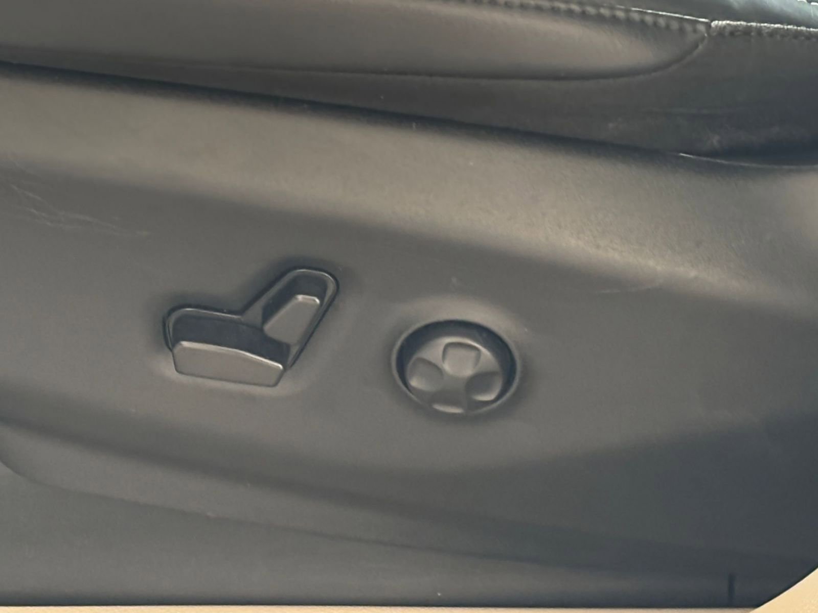 Used 2024 Chrysler Pacifica Touring-L image 22