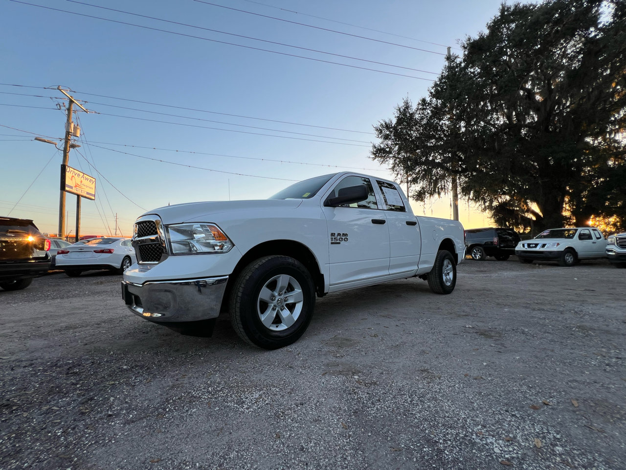 Used 2024 RAM 1500 Classic SLT AWD/4WD image 41