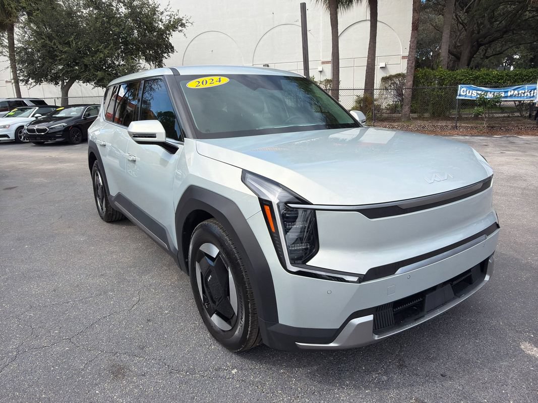 Used 2024 Kia EV9 Light Long Range RWD image 7