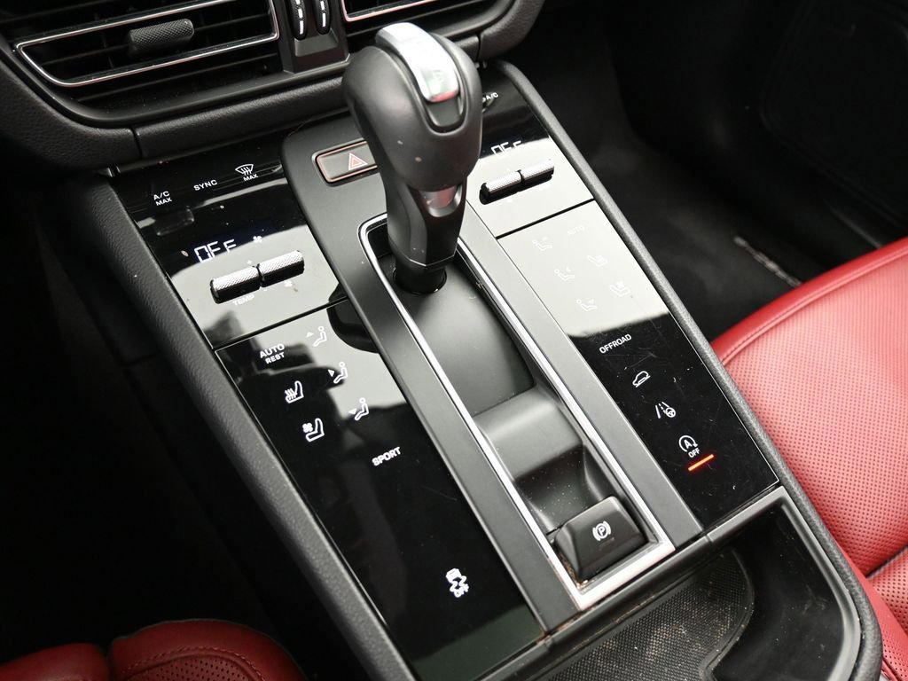 Certified 2025 Porsche Macan image 22