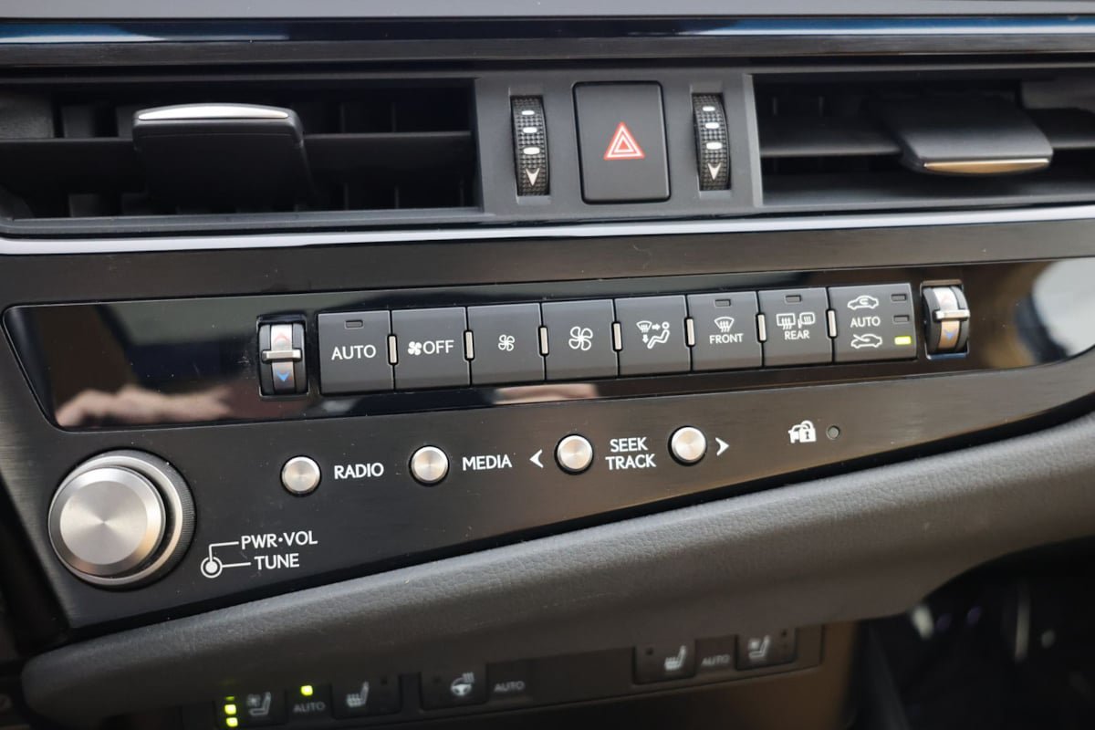 Used 2024 Lexus ES 350 w/ Premium Package FWD image 30