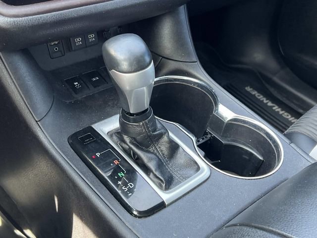 Used 2019 Toyota Highlander Plus AWD/4WD image 25