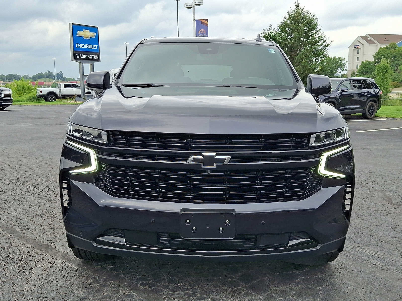 Used 2023 Chevrolet Suburban RST w/ Luxury Package AWD/4WD image 2