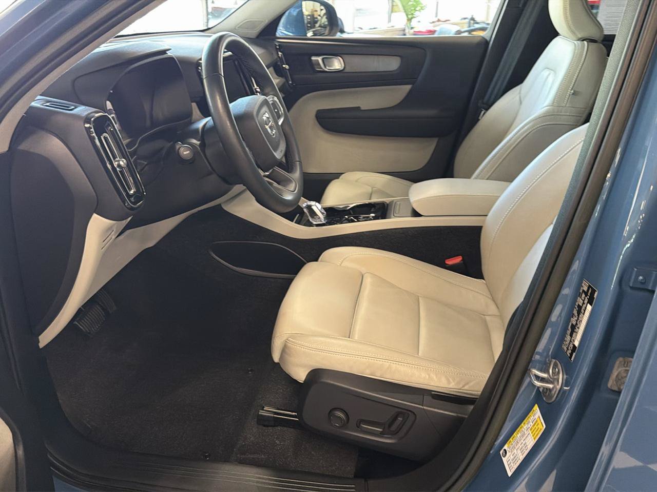 Used 2023 Volvo XC40 B5 Plus w/ Driver Assist Package AWD/4WD image 13