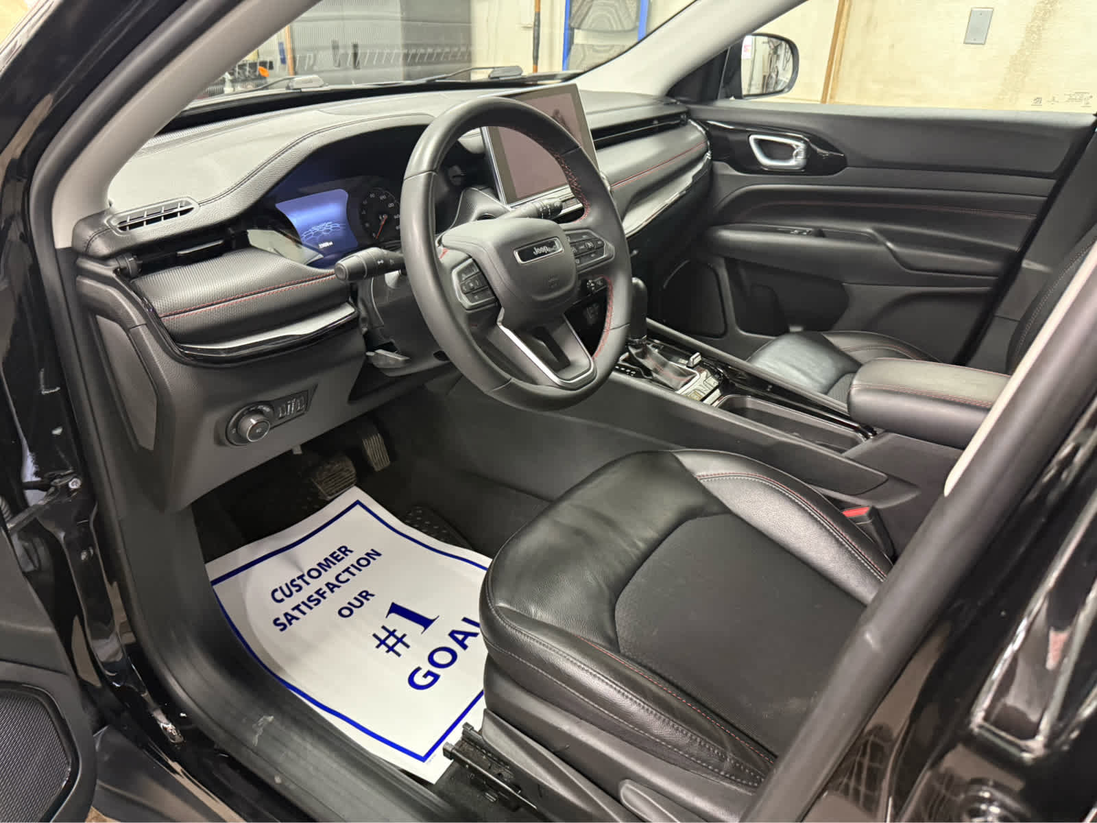 Used 2022 Jeep Compass Trailhawk AWD/4WD image 10