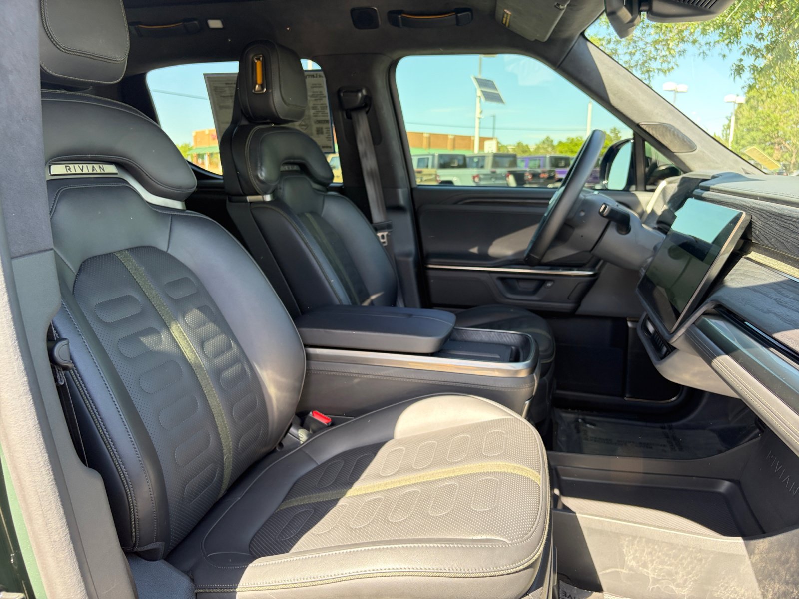 Used 2025 Rivian R1T Adventure AWD/4WD image 25
