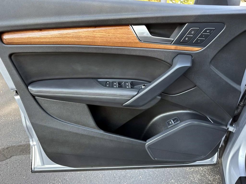 Used 2022 Audi Q5 2.0T Premium Plus w/ Premium Plus Package image 11