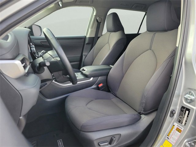 Used 2023 Toyota Highlander LE image 17
