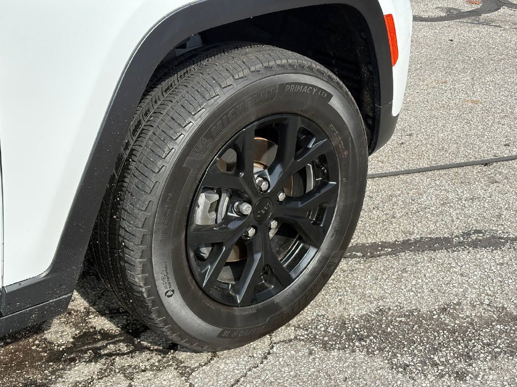 Used 2024 Jeep Grand Cherokee Altitude AWD/4WD image 9