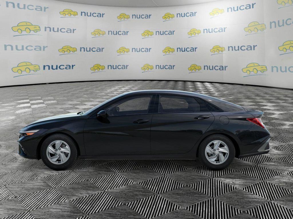 New 2026 Hyundai Elantra SE FWD image 3