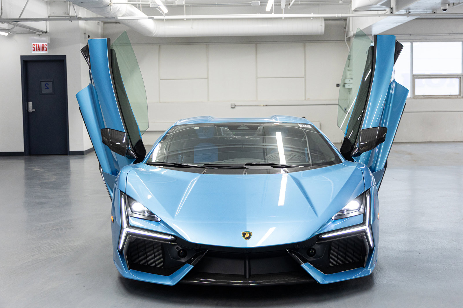 Used 2025 Lamborghini Revuelto image 12