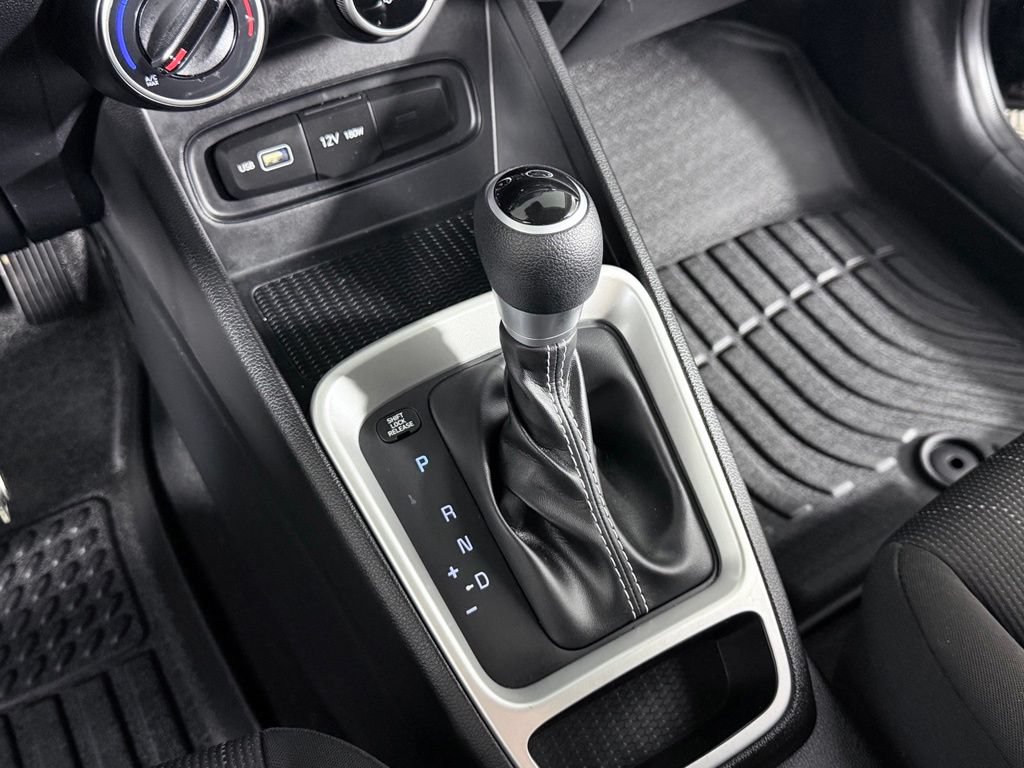 Used 2022 Hyundai Venue SE FWD image 18
