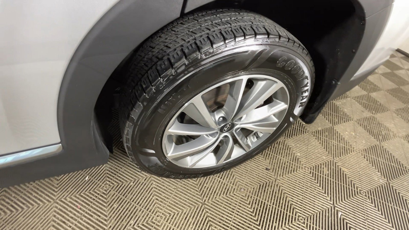 Used 2019 Hyundai Santa Fe SEL FWD image 16