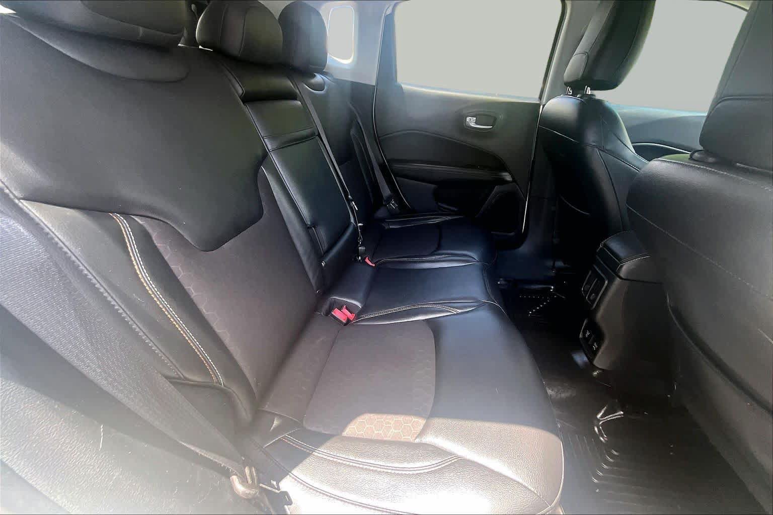 Used 2018 Jeep Compass Latitude w/ Popular Equipment Group FWD image 20