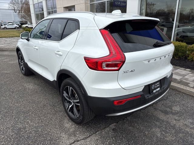 Used 2025 Volvo XC40 B5 Core image 3
