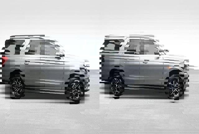 Used 2023 Ford Expedition Max XLT image 9