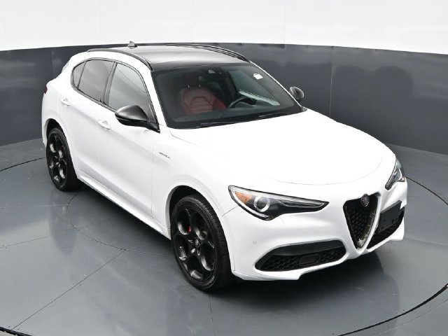 Used 2022 Alfa Romeo Stelvio Veloce AWD/4WD image 40
