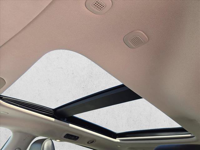 Used 2023 Chrysler Pacifica Limited FWD image 11