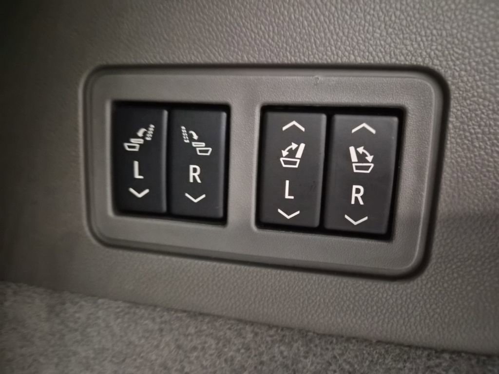 Certified 2025 Cadillac XT6 Premium Luxury image 24