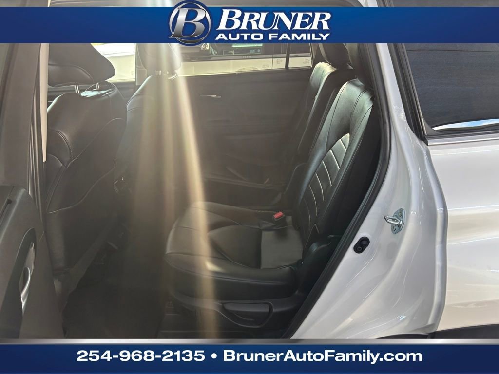 Used 2025 Toyota Highlander XLE image 14