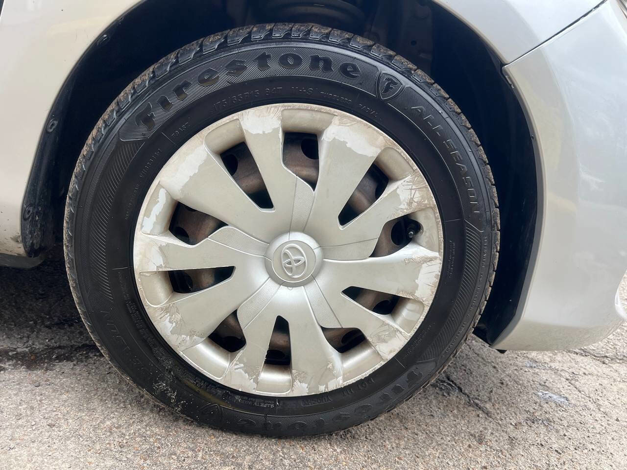 Used 2015 Toyota Yaris L image 29
