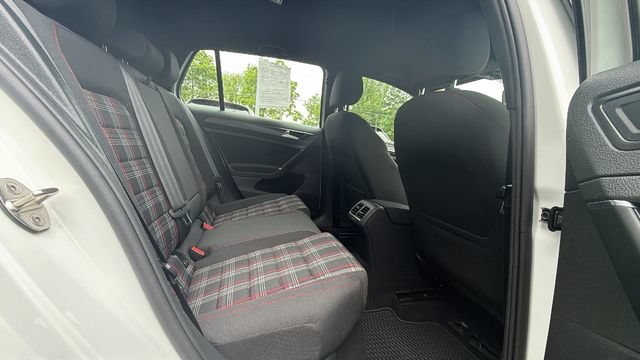Used 2018 Volkswagen Golf 4-Door FWD image 19