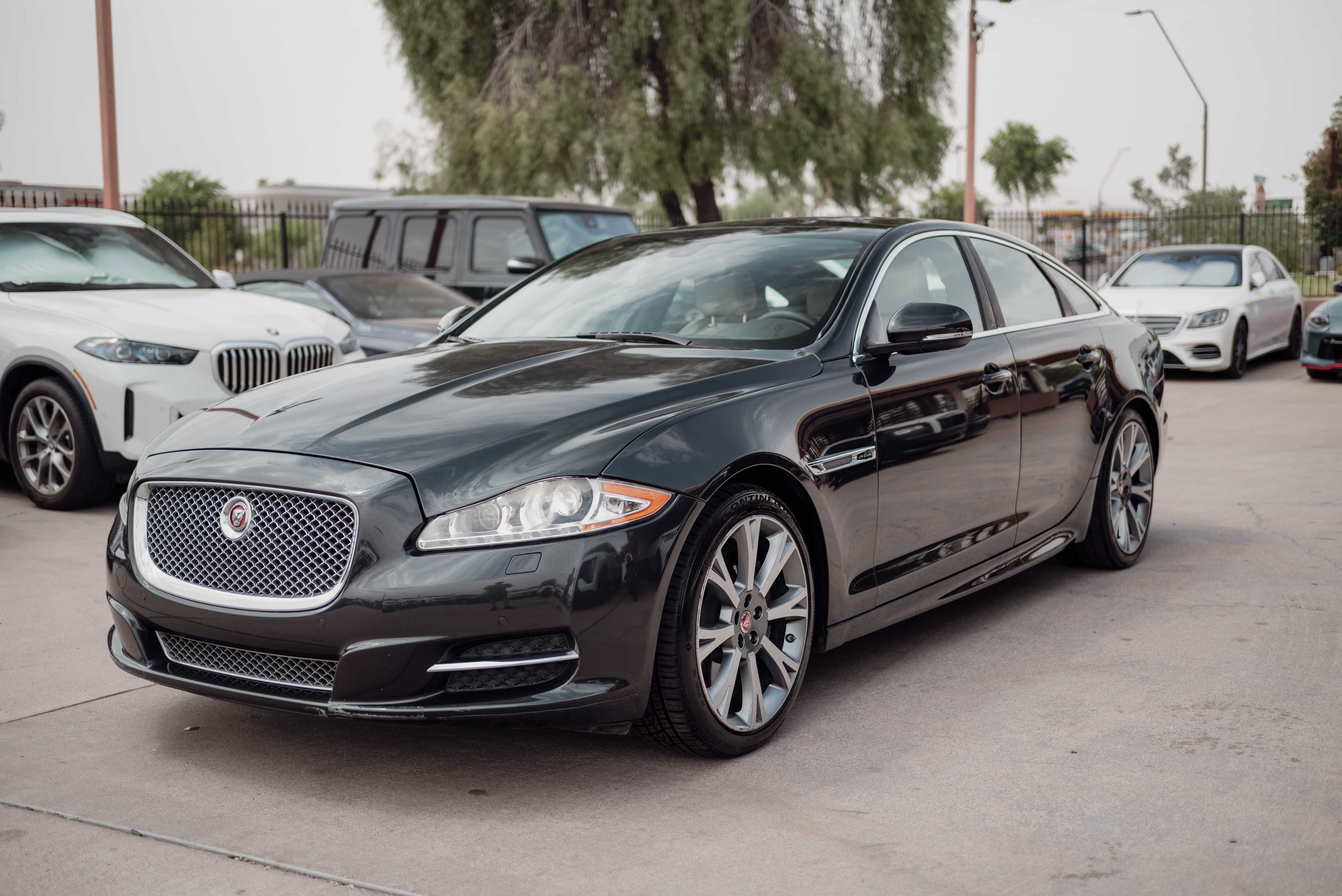 Used 2015 Jaguar XJ RWD image 1