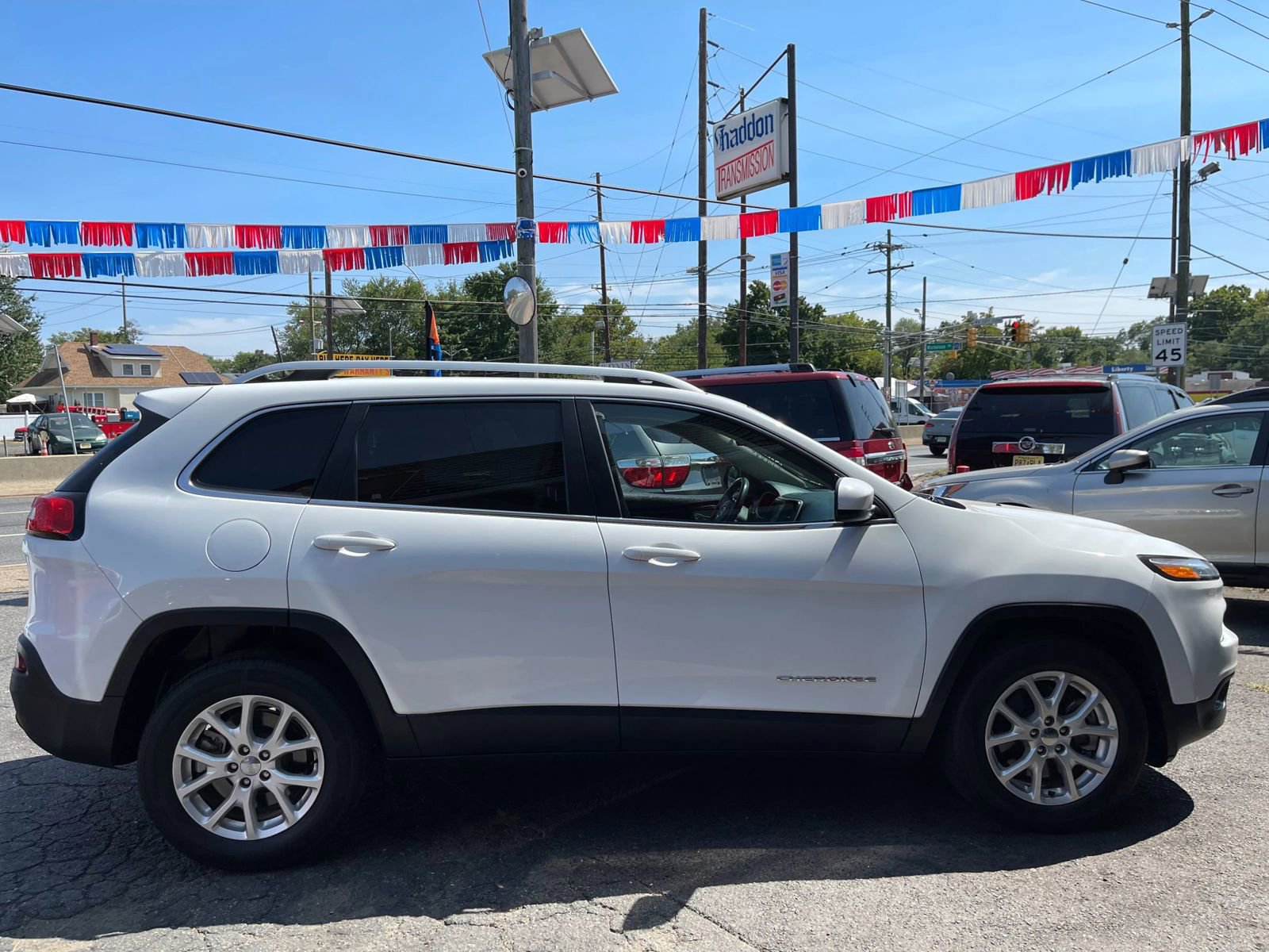 Used 2017 Jeep Cherokee Latitude w/ True North Edition image 6