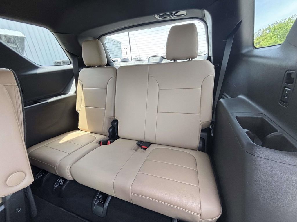 Used 2023 Chevrolet Traverse Premier FWD image 12