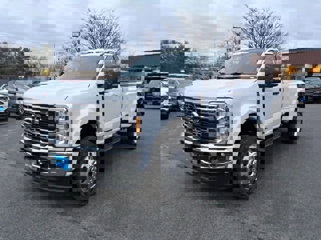 New 2026 Ford F450 XLT w/ FX4 Off-Road Package AWD/4WD image 3