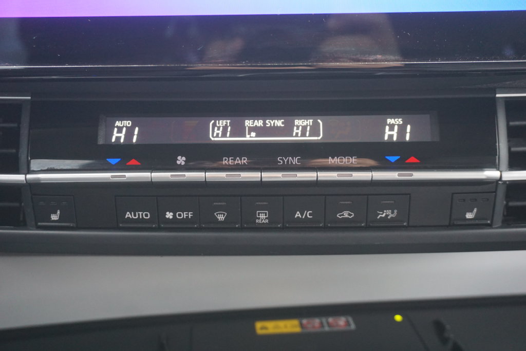 Certified 2025 Toyota Sienna XLE w/ XLE Plus Package AWD/4WD image 14