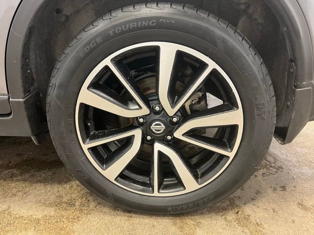 Used 2020 Nissan Rogue SL w/ Premium Package image 29