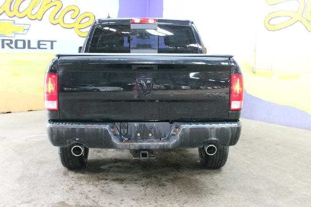 Used 2019 RAM 1500 Classic SLT w/ Black Appearance Group AWD/4WD image 3