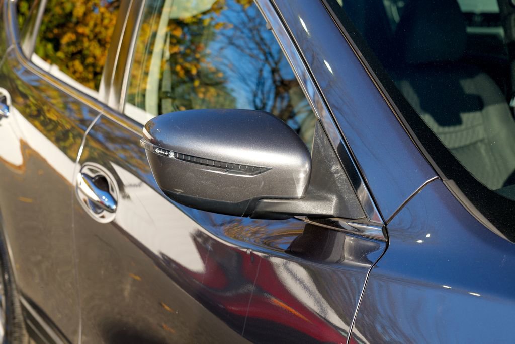 Used 2020 Nissan Rogue SV image 10