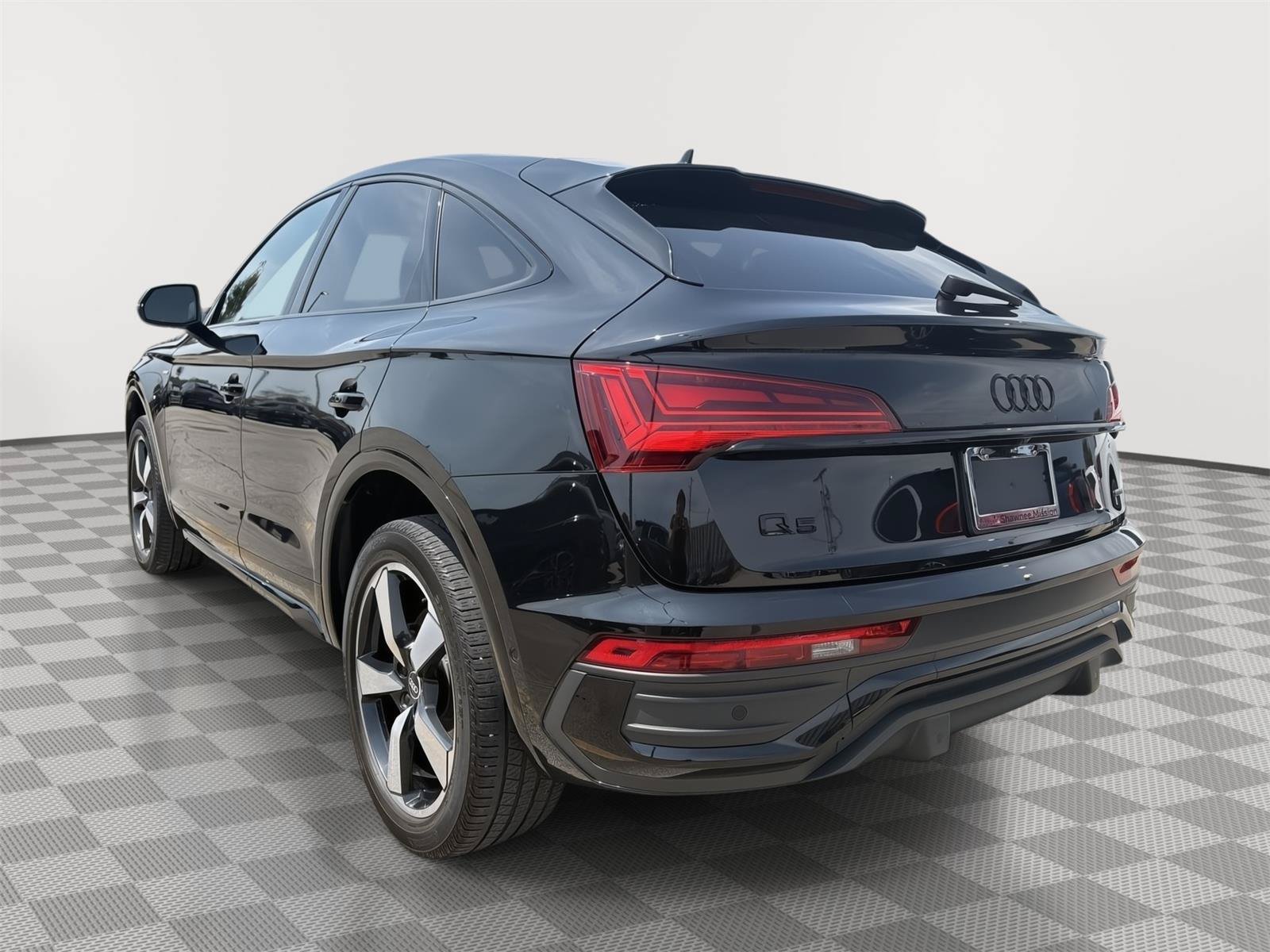 Certified 2022 Audi Q5 2.0T Prestige AWD/4WD image 3