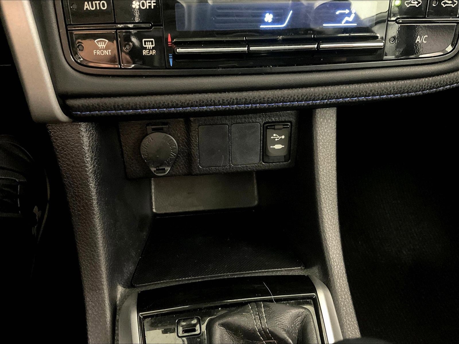 Used 2017 Toyota Corolla SE w/ SE Premium Package FWD image 16