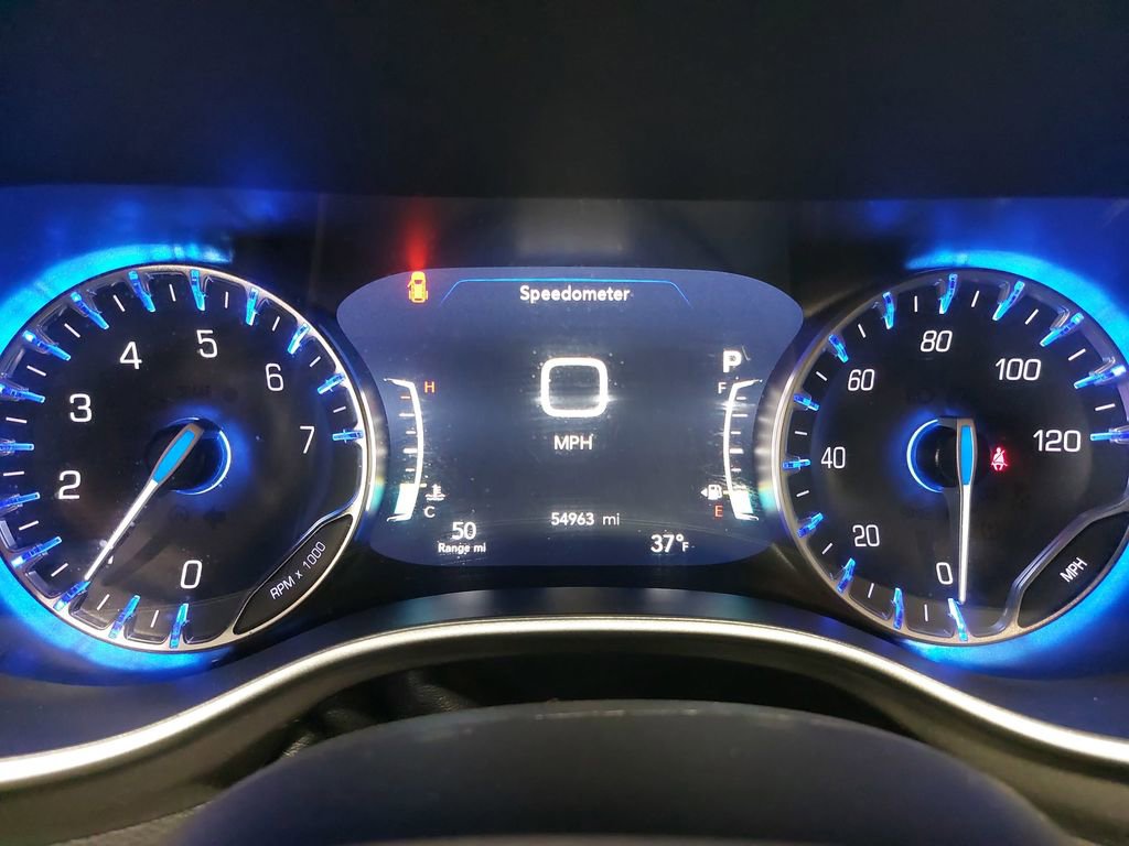 Used 2024 Chrysler Pacifica Touring-L image 18