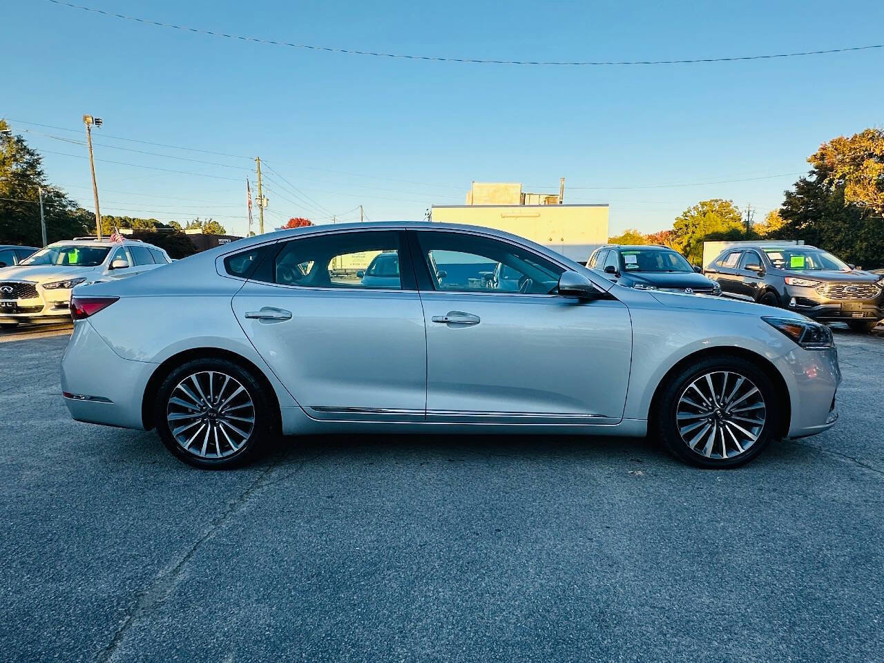 Used 2018 Kia Cadenza Premium image 5
