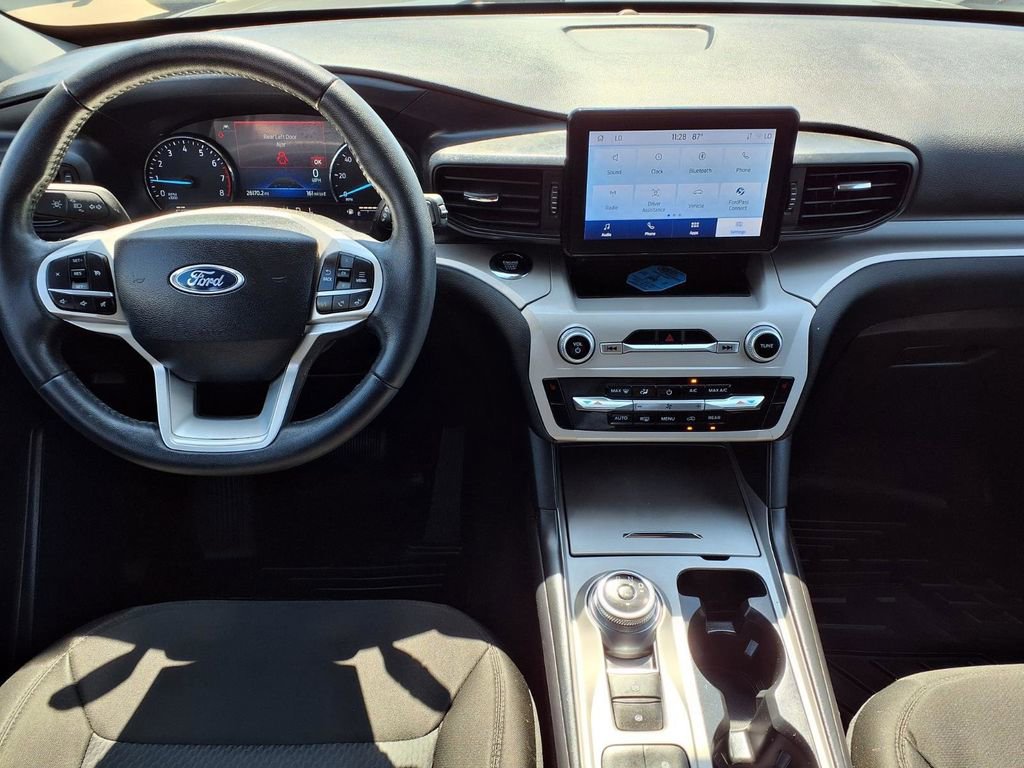 Used 2023 Ford Explorer XLT image 12