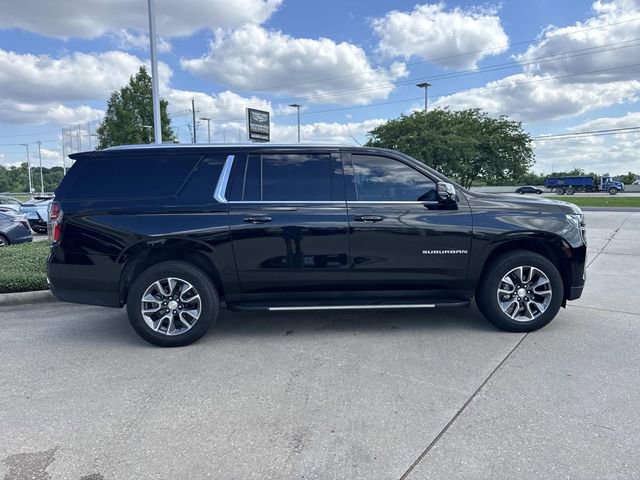 Used 2024 Chevrolet Suburban LT w/ Luxury Package RWD image 4