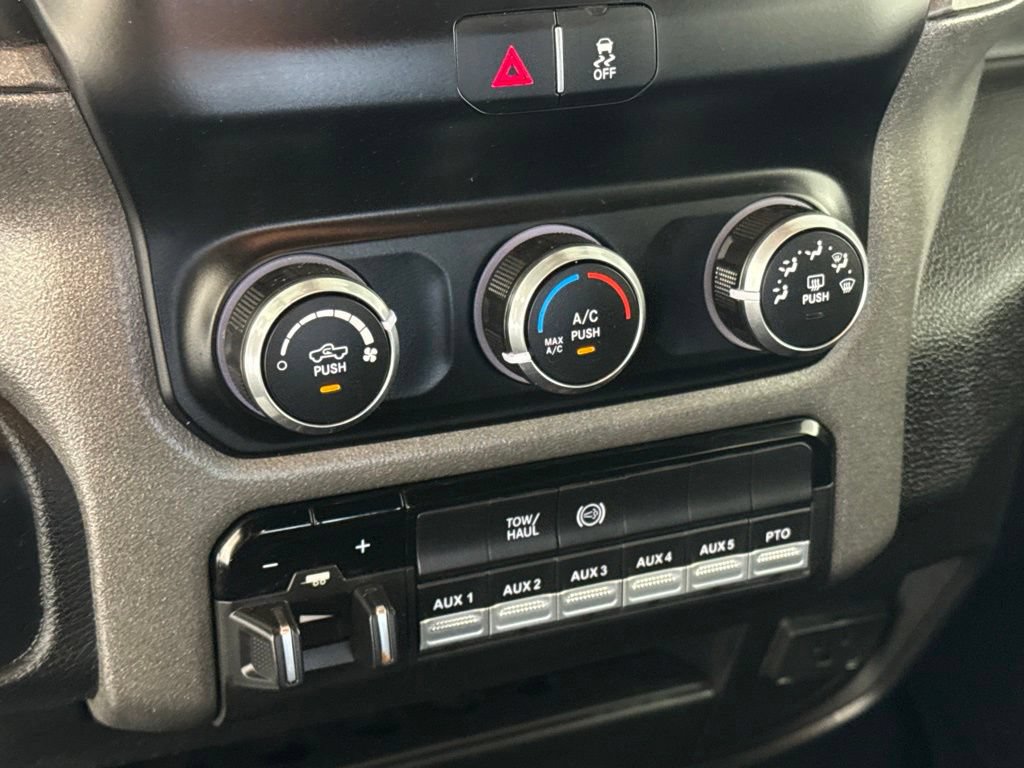 Used 2022 RAM 5500 Tradesman w/ Chrome Appearance Group AWD/4WD image 16