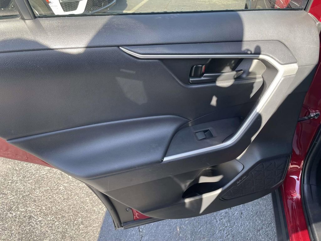 Used 2022 Toyota RAV4 LE image 19