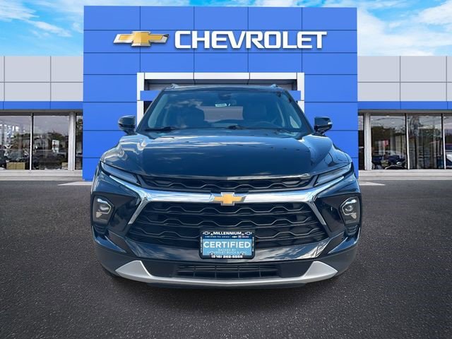 Used 2025 Chevrolet Blazer LT FWD image 2