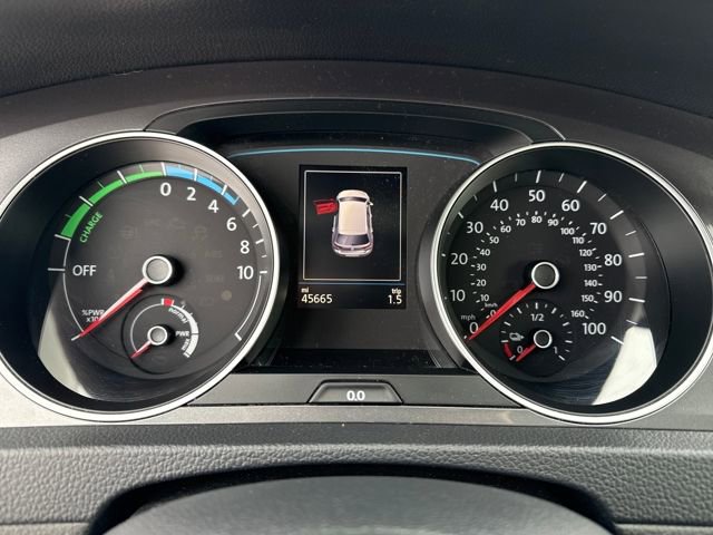 Used 2016 Volkswagen e-Golf SE w/ DC Fast Charging Package image 17