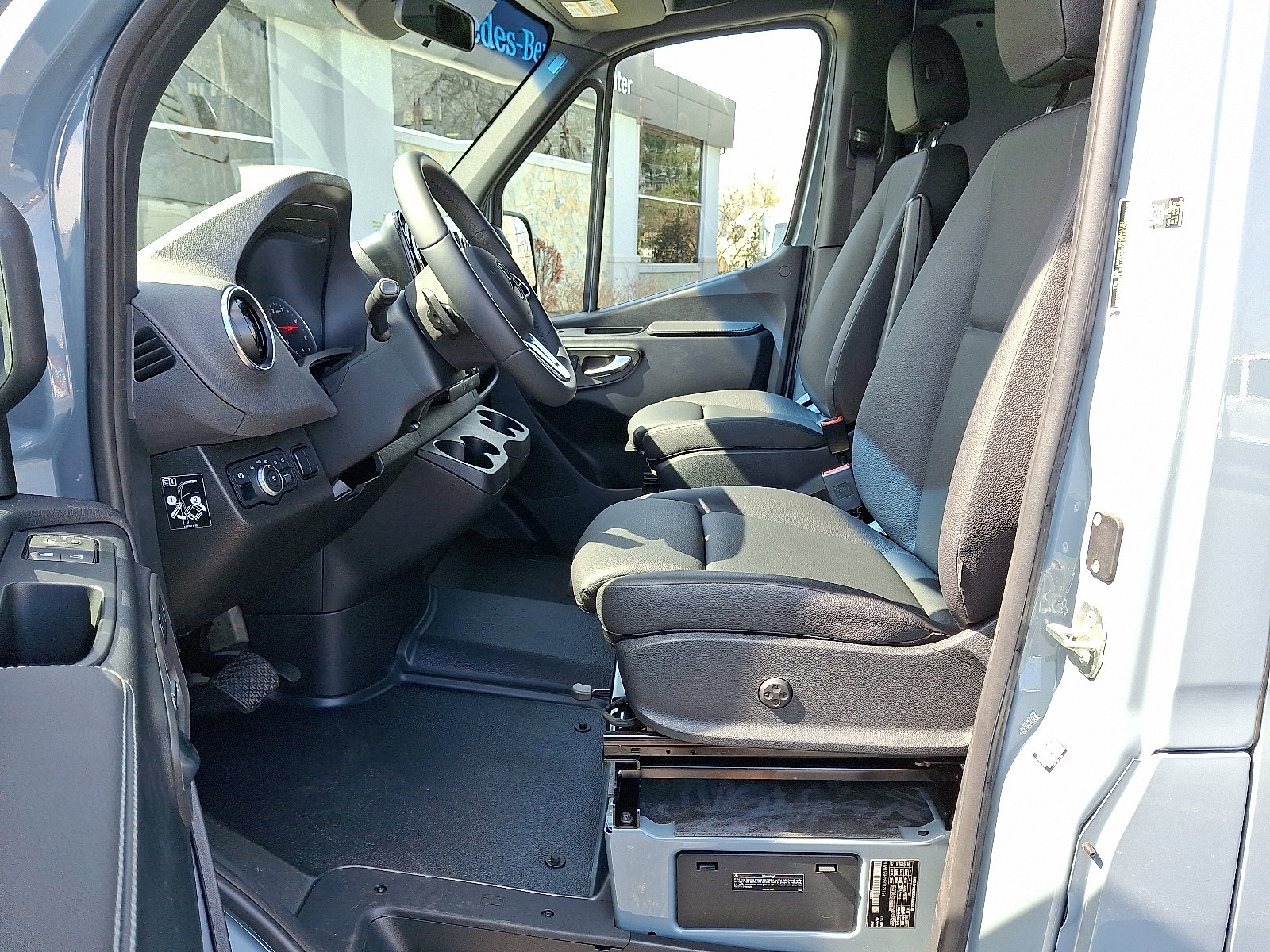 Used 2024 Mercedes-Benz Sprinter 2500 image 14