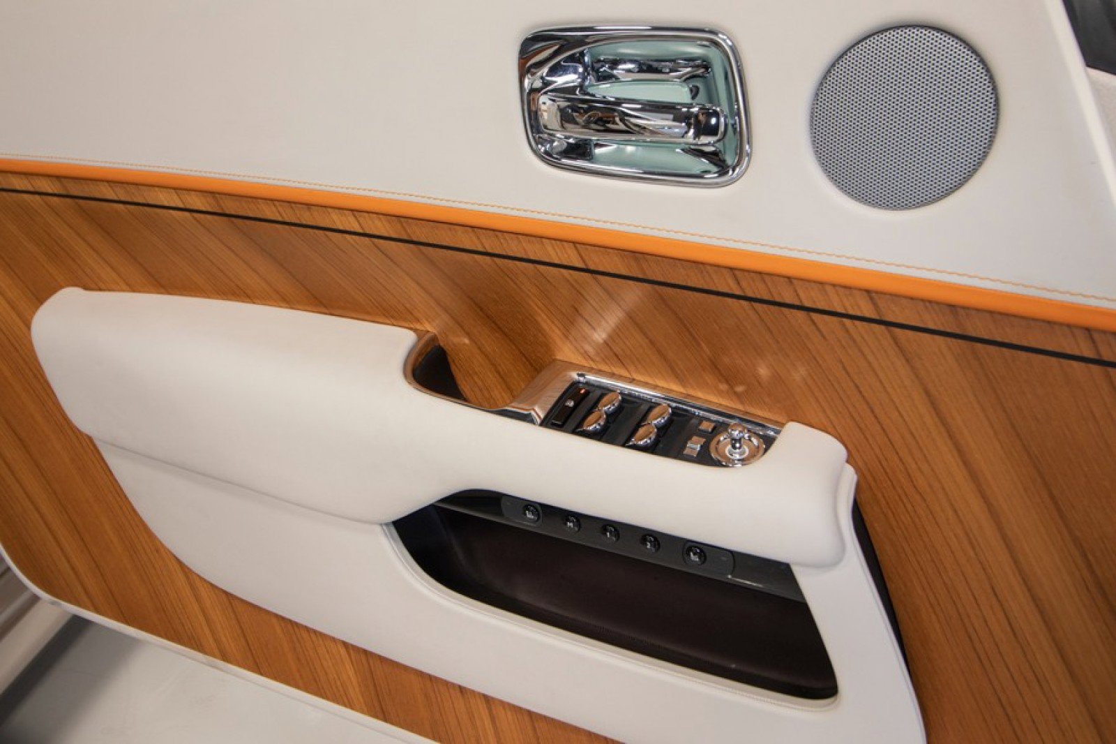 Used 2019 Rolls-Royce Dawn image 35