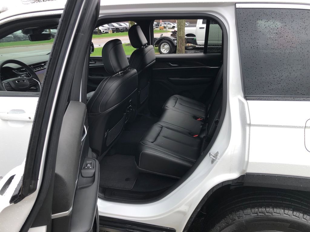 Used 2025 Jeep Grand Cherokee Limited image 20