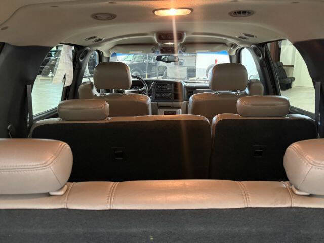 Used 2000 Chevrolet Suburban LS w/ LS Preferred Equipment Group AWD/4WD image 18