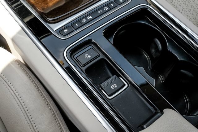 Used 2016 Jaguar XF Prestige RWD image 29