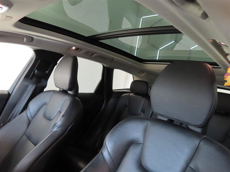 Used 2020 Volvo XC60 T6 Momentum w/ Protection Package Premier AWD/4WD image 19